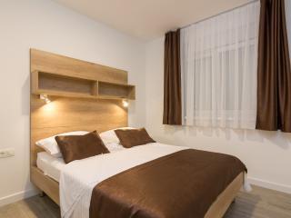 Guest House Petra Трогир Екстериор снимка