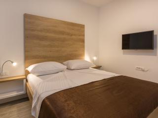 Guest House Petra Трогир Екстериор снимка