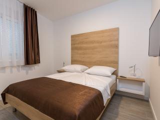 Guest House Petra Трогир Екстериор снимка