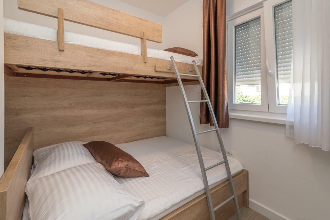 Guest House Petra Трогир Екстериор снимка