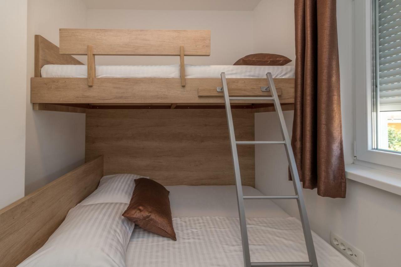 Guest House Petra Трогир Екстериор снимка