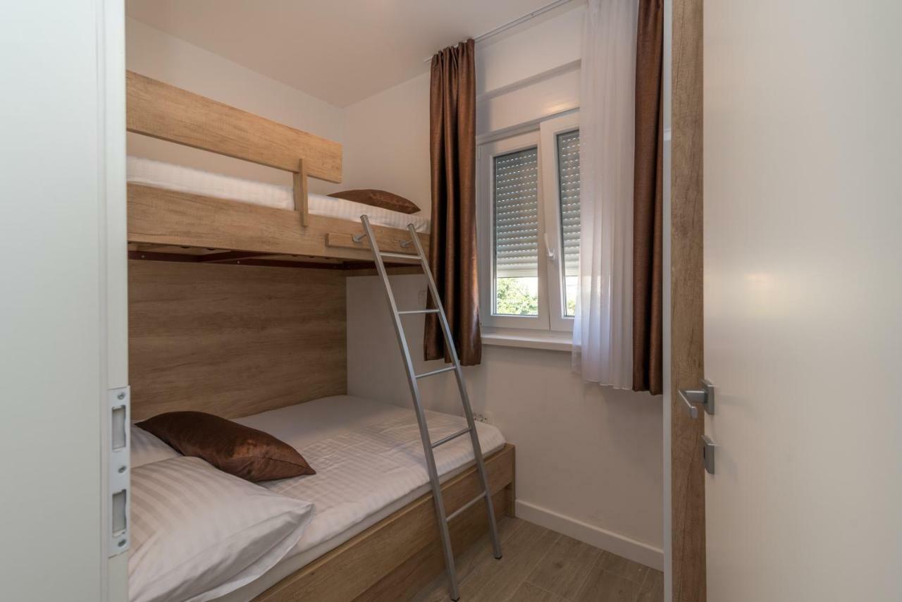 Guest House Petra Трогир Екстериор снимка
